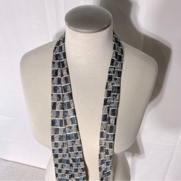 Vintage Essex Row Blue Grey Square Print 100% Silk Tie - Picture 8 of 9